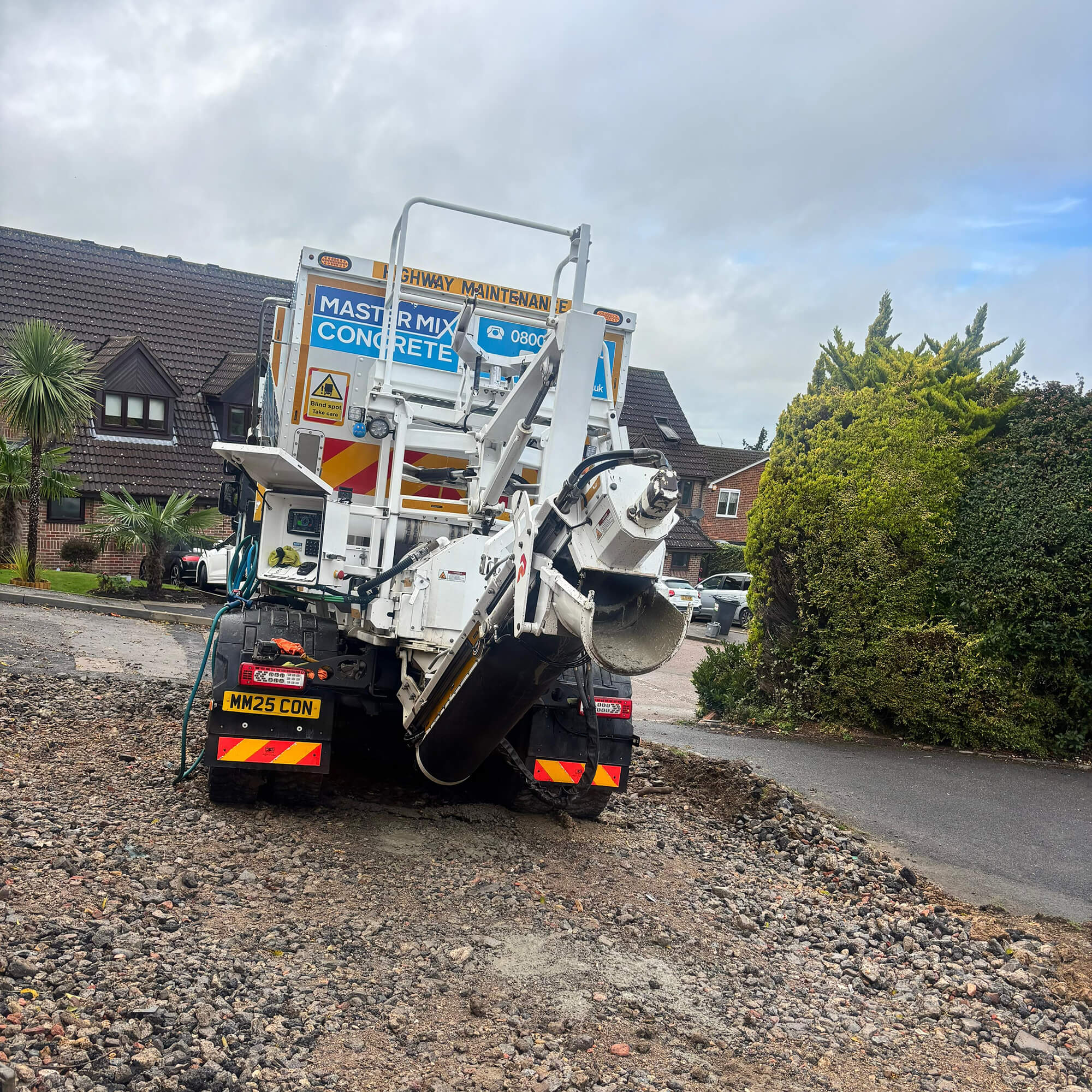 c40-concrete-pour-bushey-rear-access-soft-ground