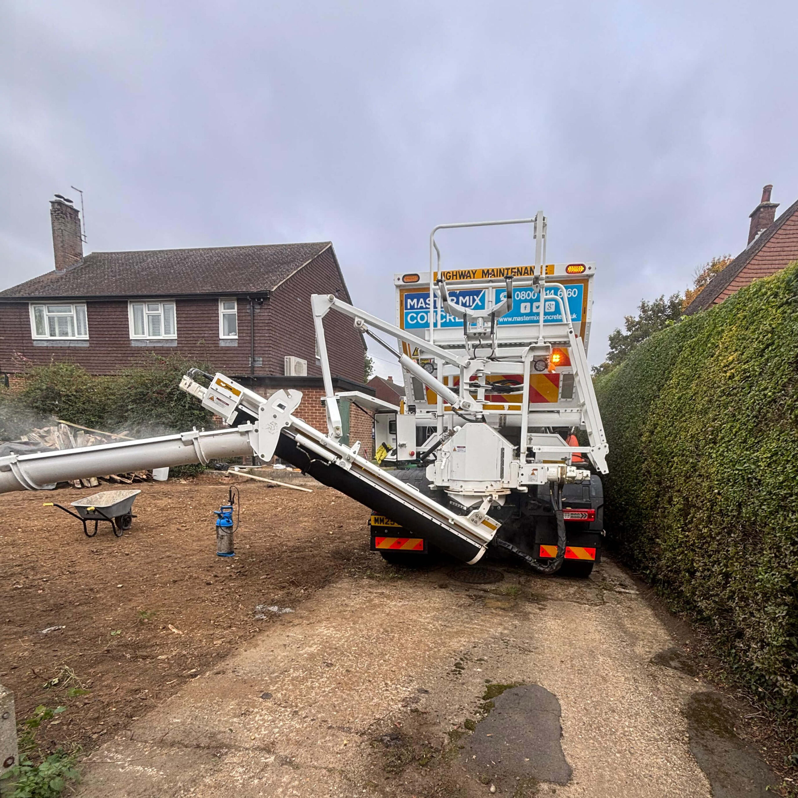 concrete-supplier-radlett-shed-foundation-pour