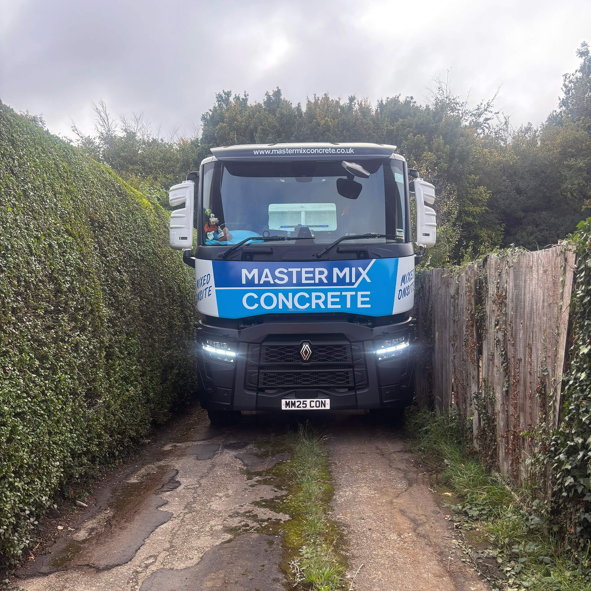radlett-shed-base-concrete-delivery-tight-access